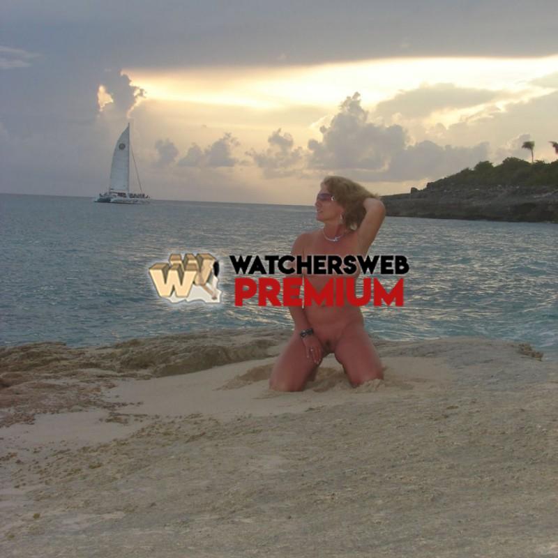 Hot Milf ~ On Vacation - USA