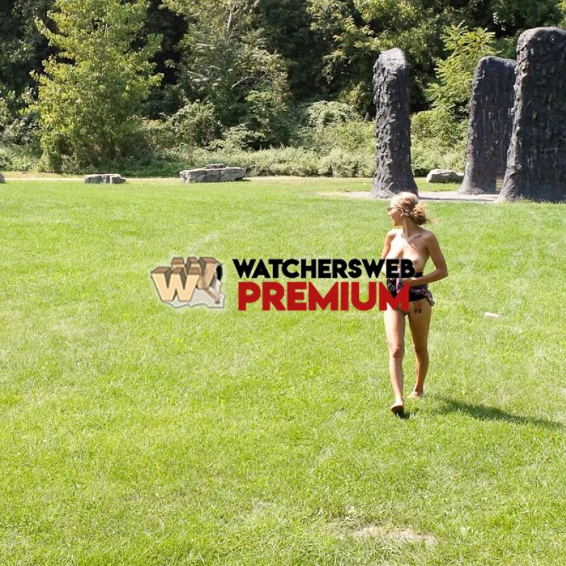 Steph Strips Naked In The Park - Public Park (USA)