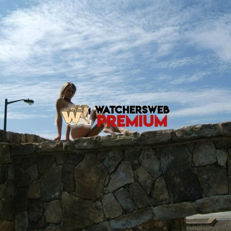 Blonde Bombshell In Public - USA