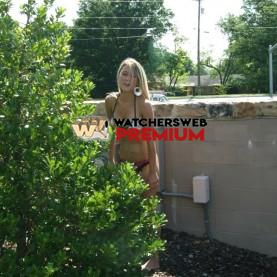 Blonde Bombshell In Public - USA