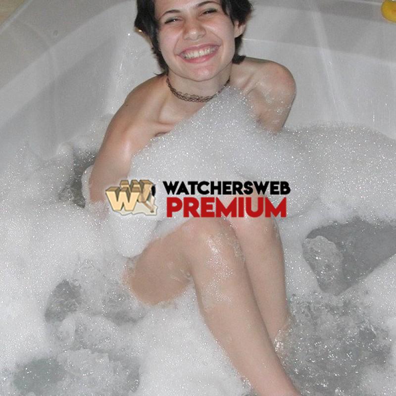 Latina Coed Roxanne In A Hot Tub - New Jersey, USA