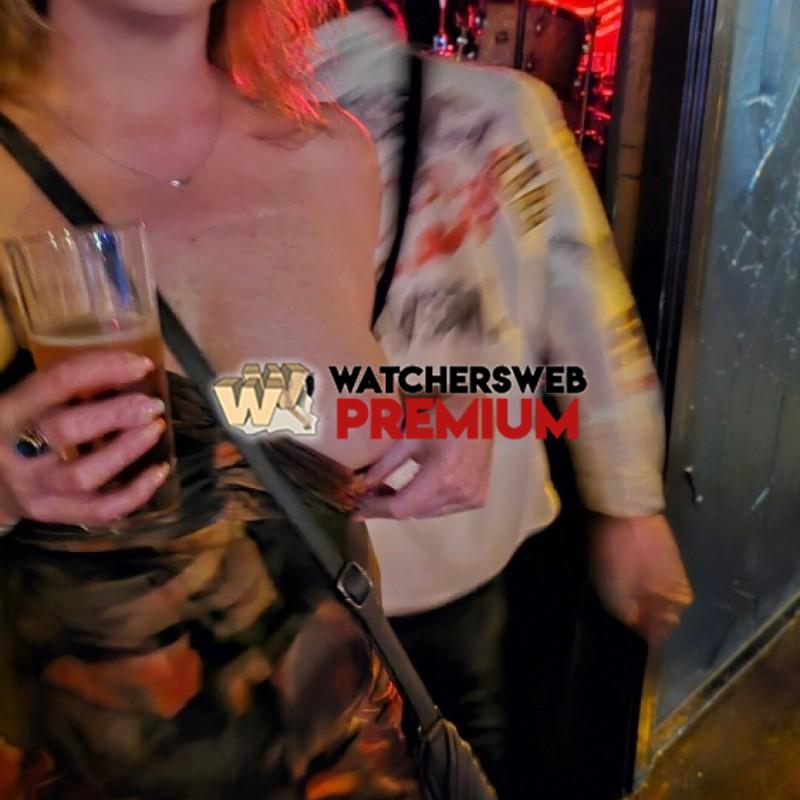 Flashing In Bars - USA